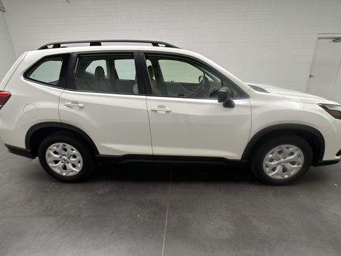 Used 2024 Subaru Forester AWD/4WD image 9