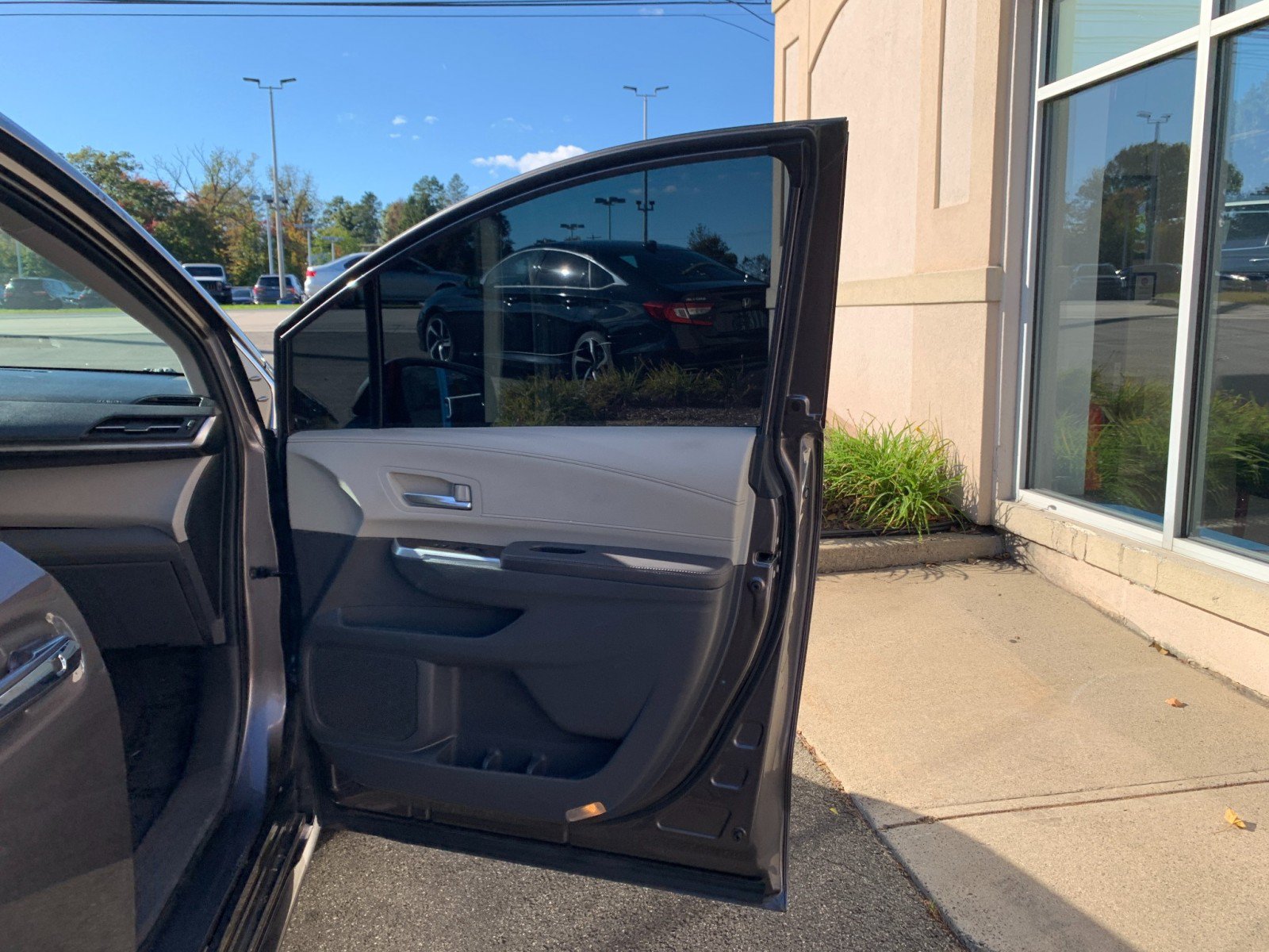 Used 2022 Toyota Sienna XLE AWD/4WD image 38
