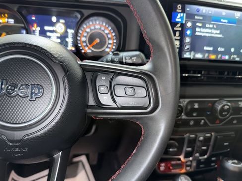 Used 2024 Jeep Wrangler Unlimited Rubicon AWD/4WD image 18