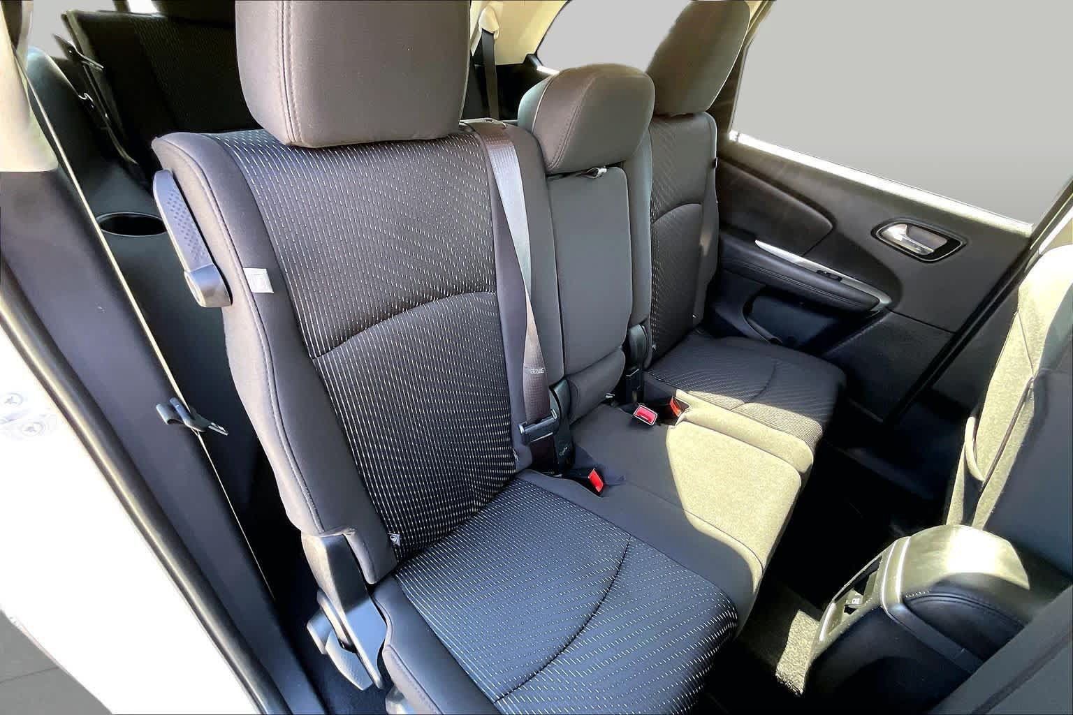 Used 2018 Dodge Journey SE w/ Blacktop Package FWD image 34