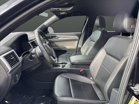 Used 2022 Volkswagen Atlas Cross Sport SE image 4