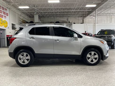 Used 2017 Chevrolet Trax LT w/ LT Convenience Package FWD image 11