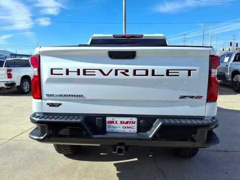 Used 2024 Chevrolet Silverado 1500 ZR2 image 6