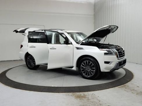 Used 2024 Nissan Armada Platinum w/ Captain's Chairs Package RWD image 10