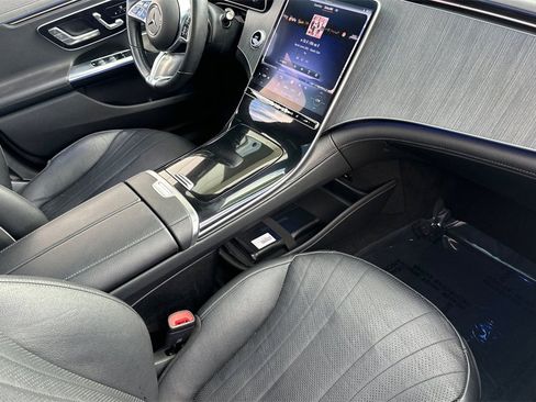 Used 2023 Mercedes-Benz EQE 500 4MATIC Sedan w/ AMG Line Exterior Package image 17