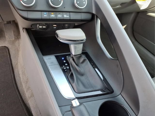 Used 2025 Hyundai Elantra SE FWD image 28