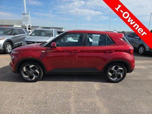 Used 2022 Hyundai Venue SEL w/ Cargo Package image 2