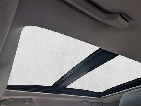 Used 2018 Nissan Rogue SL w/ Premium Package FWD image 16