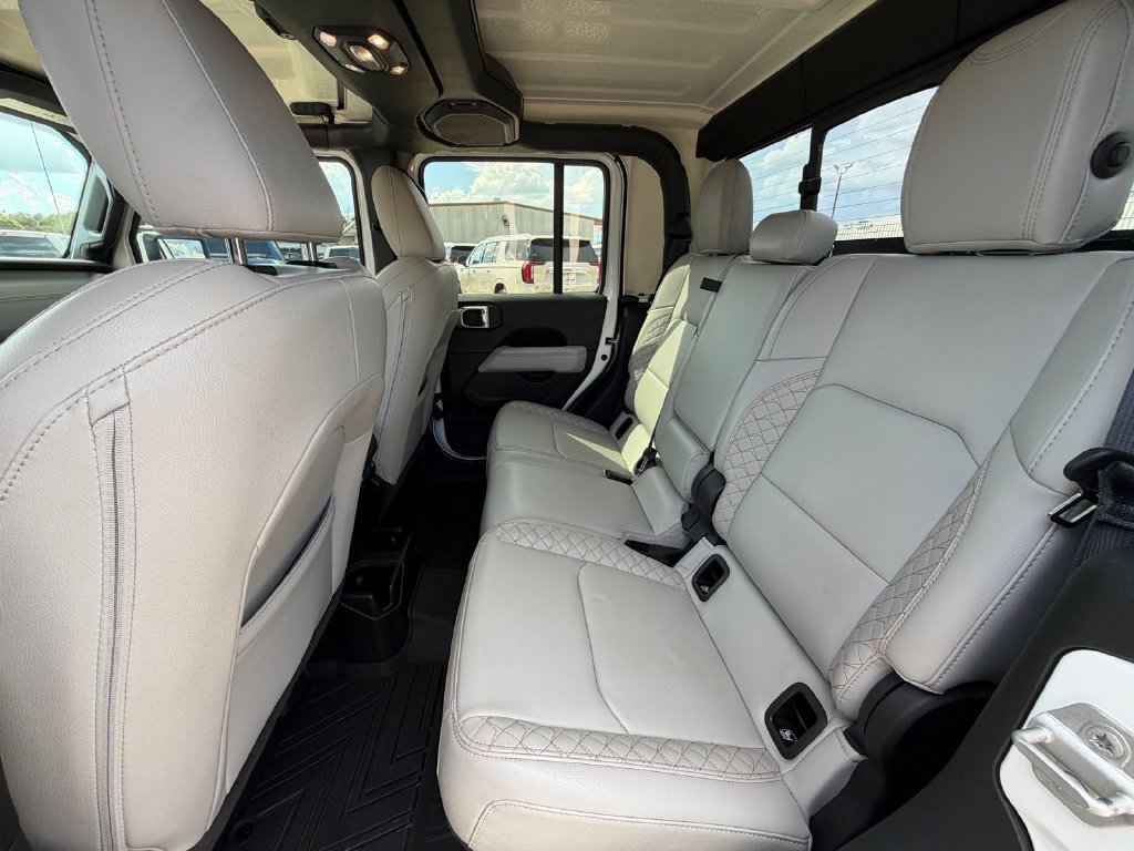 Used 2022 Jeep Gladiator Overland AWD/4WD image 13