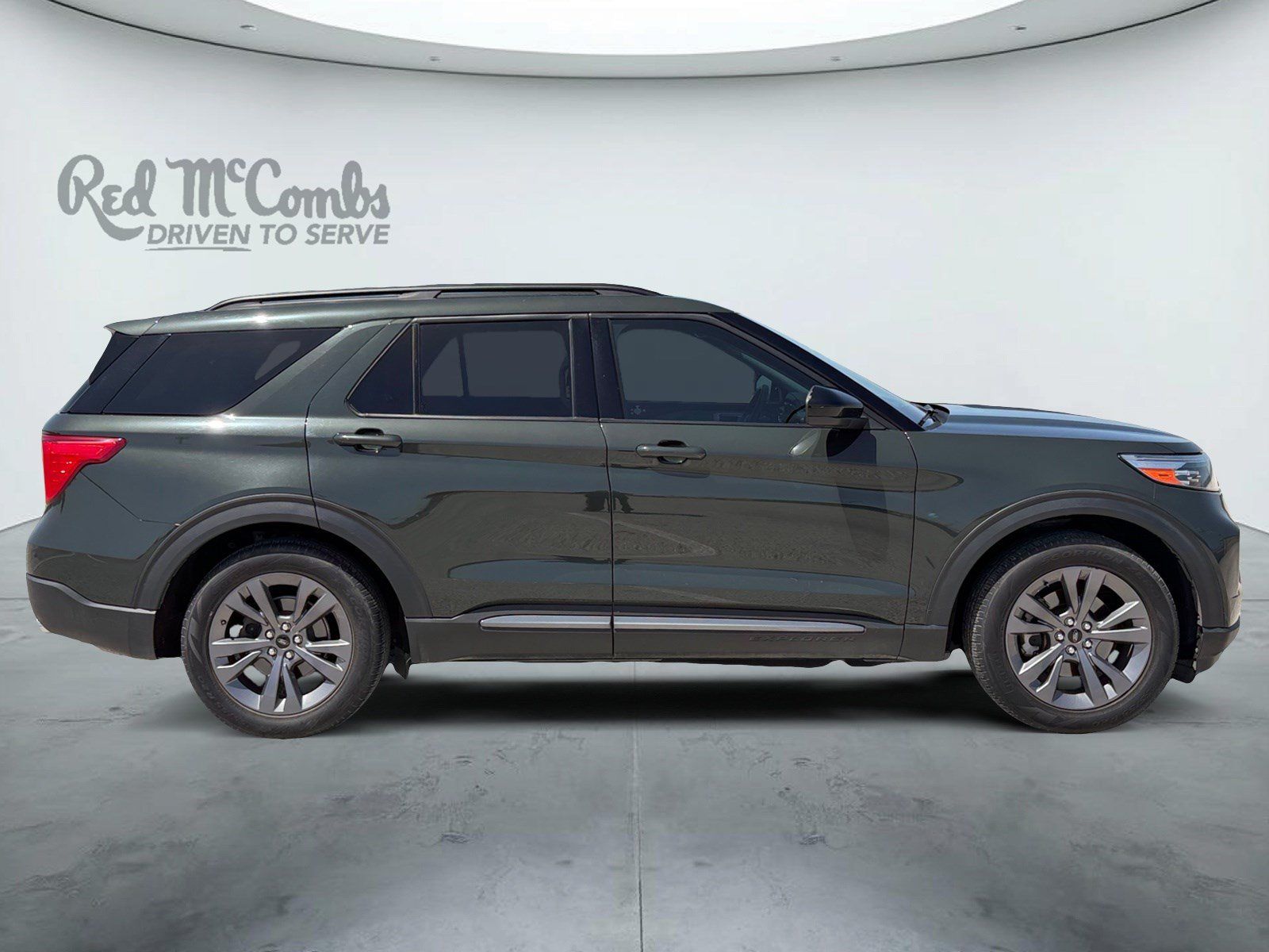 Used 2022 Ford Explorer XLT w/ Equipment Group 202A RWD image 4
