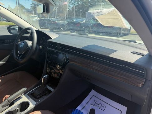 Used 2022 Volkswagen Passat 2.0T image 16