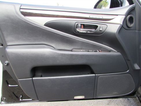 Used 2013 Lexus LS 460 L w/ Ultra Luxury Pkg RWD image 21