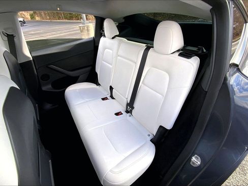 Used 2023 Tesla Model Y Performance image 19