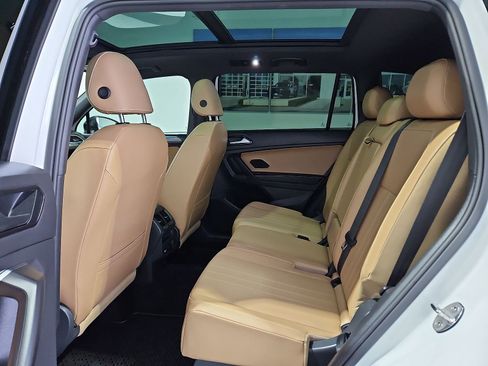 Certified 2022 Volkswagen Tiguan SE R-Line AWD/4WD image 13