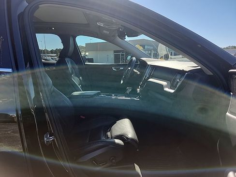Used 2021 Volvo XC60 T5 Inscription w/ Advanced Package image 15