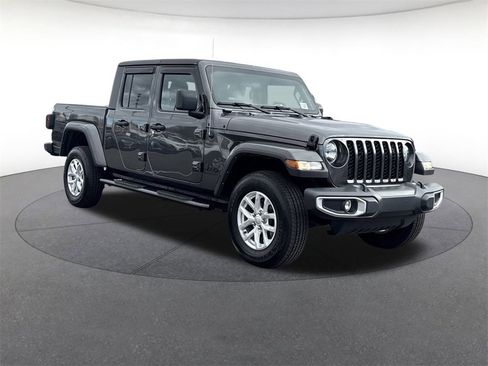 Used 2023 Jeep Gladiator Sport image 7