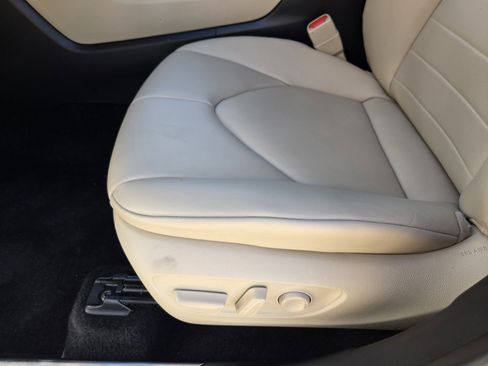 Used 2024 Toyota Highlander XLE image 36