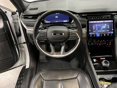 Certified 2024 Jeep Grand Cherokee Limited w/ Luxury Tech Group II AWD/4WD image 13