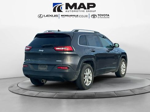 Used 2016 Jeep Cherokee Latitude w/ Cold Weather Group image 5
