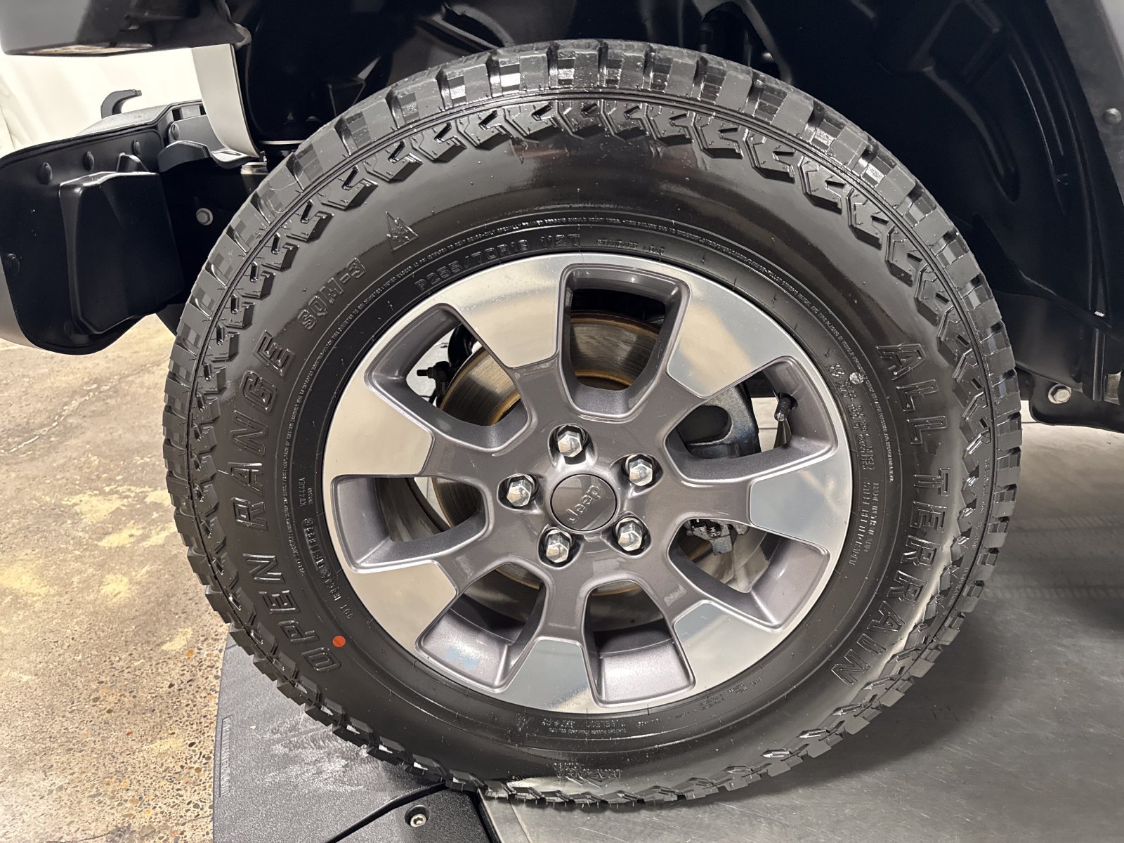 Used 2019 Jeep Wrangler Unlimited Sahara AWD/4WD image 2