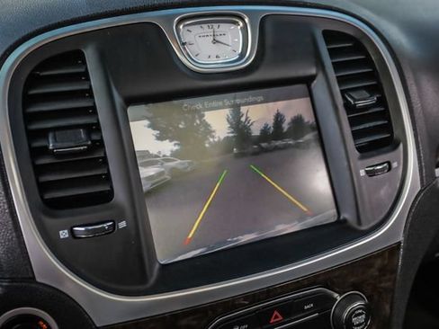 Used 2015 Chrysler 300 C RWD image 34