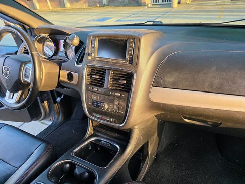 Used 2018 Dodge Grand Caravan GT FWD image 16