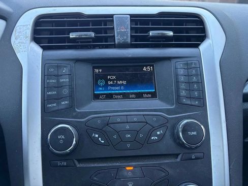 Used 2014 Ford Fusion SE FWD image 16