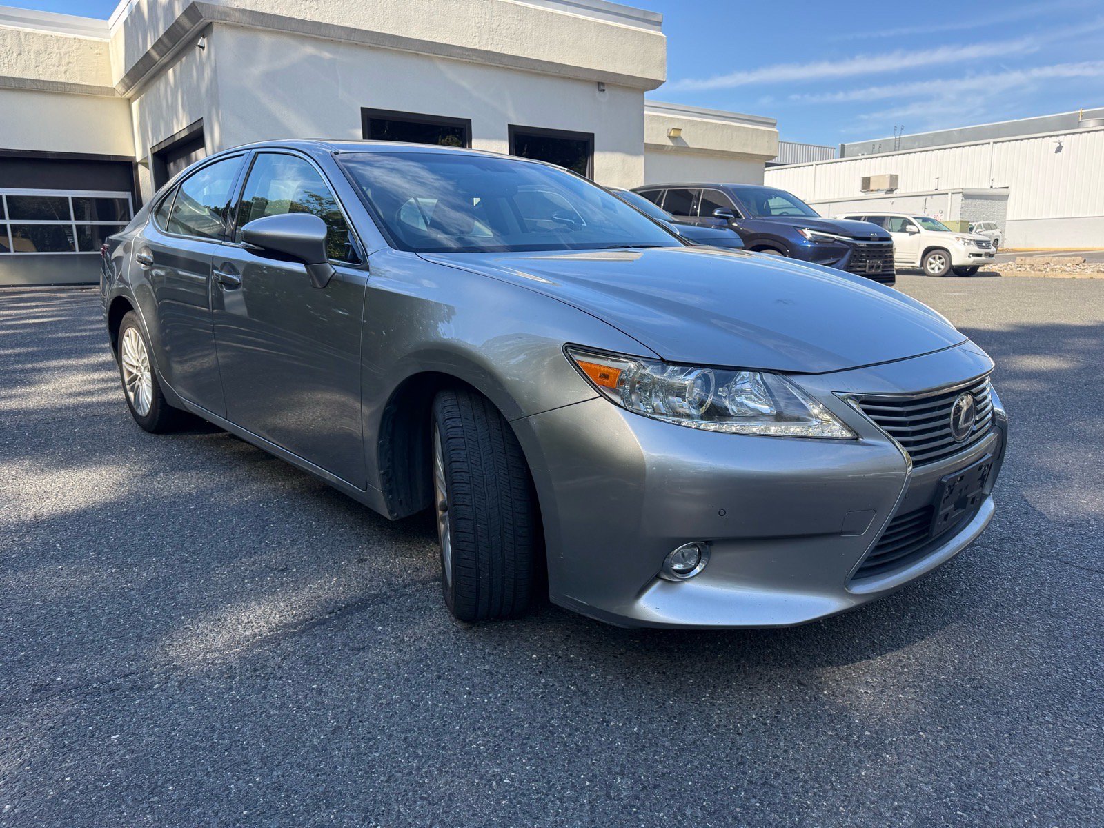Used 2015 Lexus ES 350 w/ Luxury Package FWD image 1