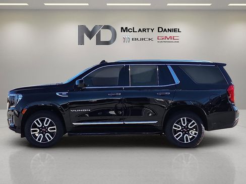 Used 2023 GMC Yukon SLT image 3