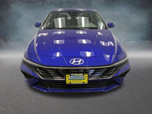 Used 2025 Hyundai Elantra SEL w/ Cargo Package FWD image 2