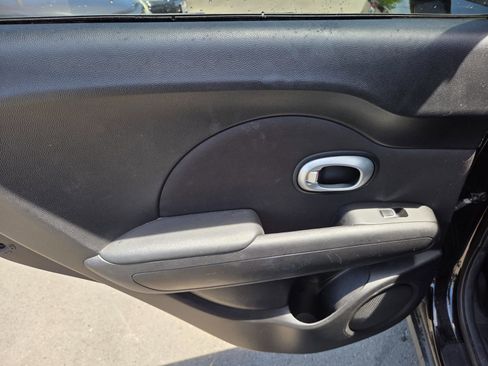 Used 2018 Kia Soul + FWD image 25