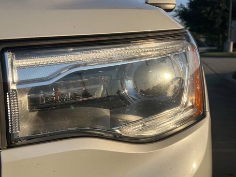 Used 2017 GMC Acadia Denali w/ Technology Package FWD image 6