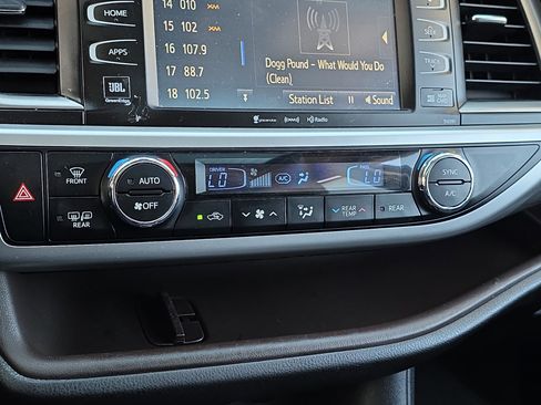 Used 2019 Toyota Highlander Limited image 23