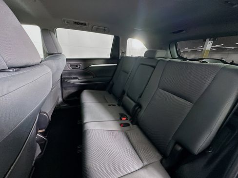 Used 2019 Toyota Highlander LE image 25