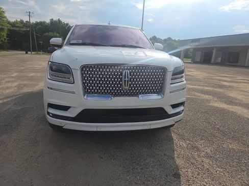 Used 2020 Lincoln Navigator L Reserve w/ Equipment Group 208A Reserve AWD/4WD image 2
