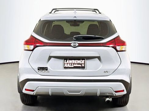 Used 2024 Nissan Kicks SV w/ Interior Electronics Package FWD image 5