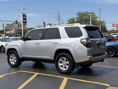 Used 2018 Toyota 4Runner SR5 AWD/4WD image 9
