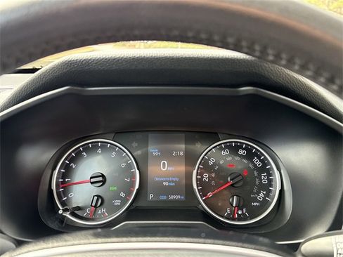 Used 2020 Toyota RAV4 XLE Premium image 10