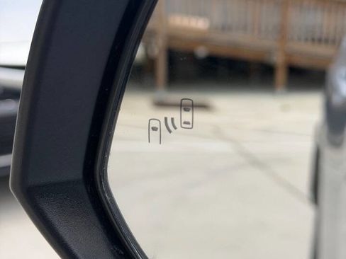 Used 2025 Toyota RAV4 XLE AWD/4WD image 17