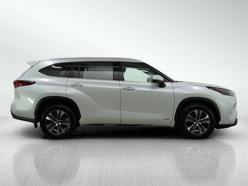 Used 2022 Toyota Highlander XLE image 6