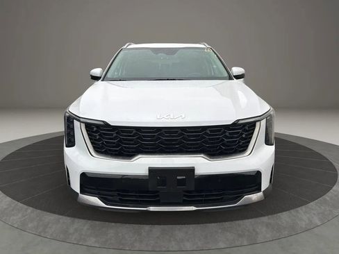 Used 2024 Kia Sorento S image 2