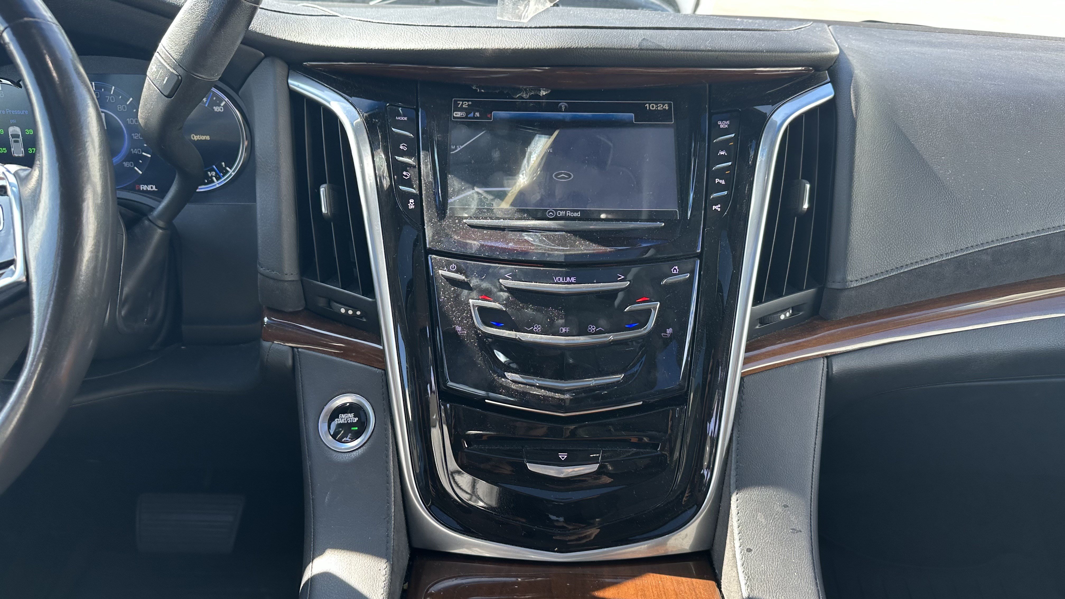 Used 2020 Cadillac Escalade Luxury w/ Escalade Sport Edition AWD/4WD image 31