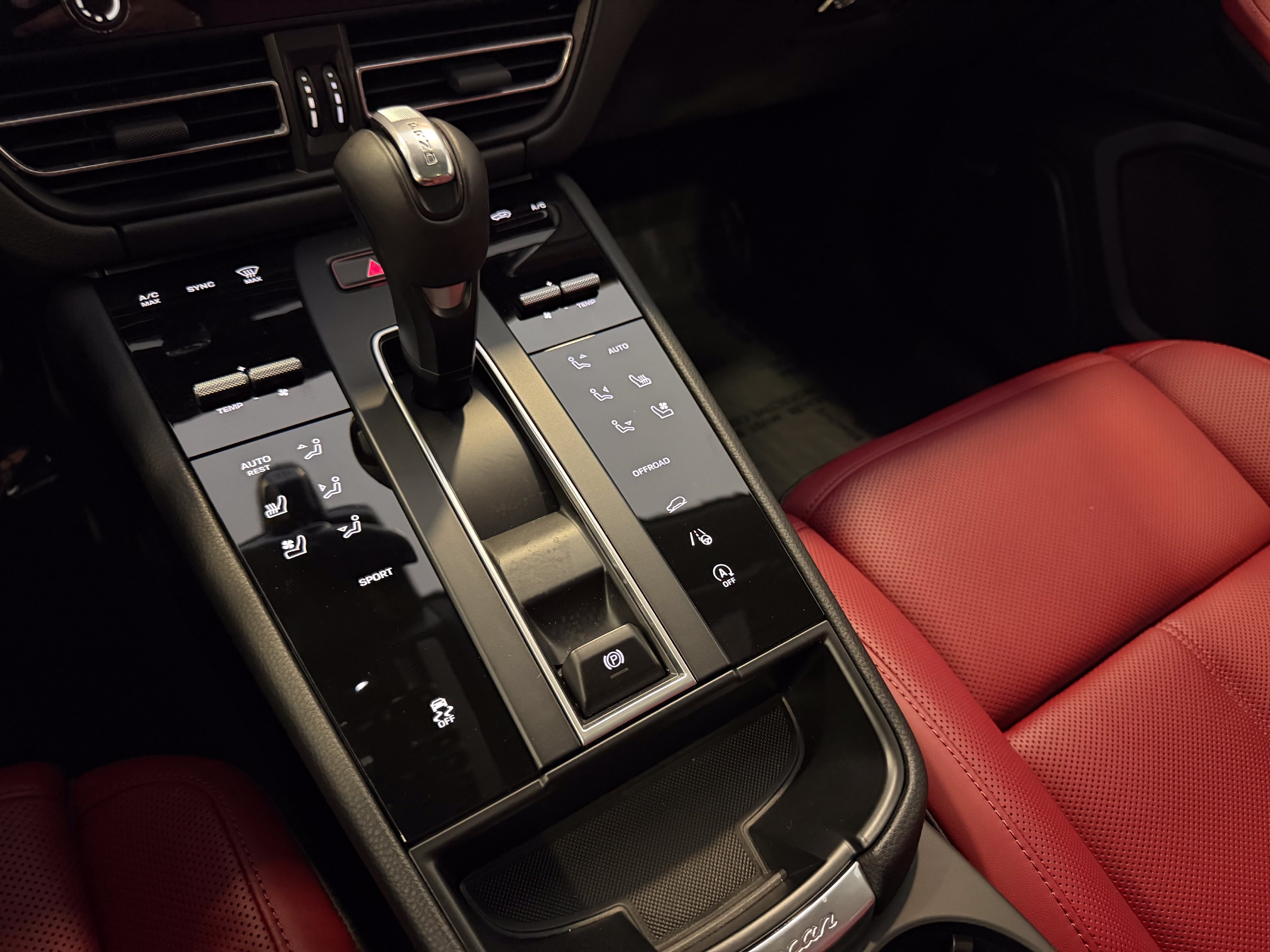 Certified 2026 Porsche Macan AWD/4WD image 19