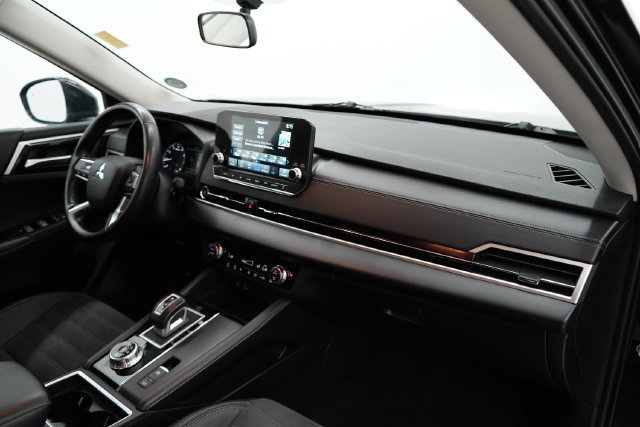 Used 2023 Mitsubishi Outlander SE AWD/4WD image 42