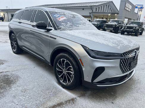 Used 2024 Lincoln Nautilus Premier w/ Equipment Group 102A image 10