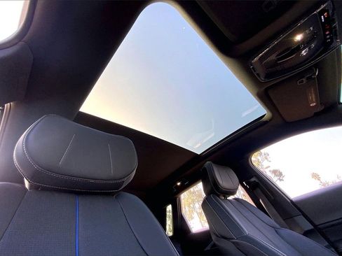 Used 2025 Cadillac Lyriq Luxury image 13