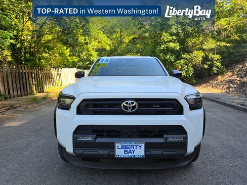 Used 2025 Toyota 4Runner SR5 AWD/4WD image 2