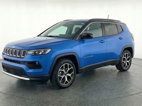 Used 2025 Jeep Compass Limited AWD/4WD image 3