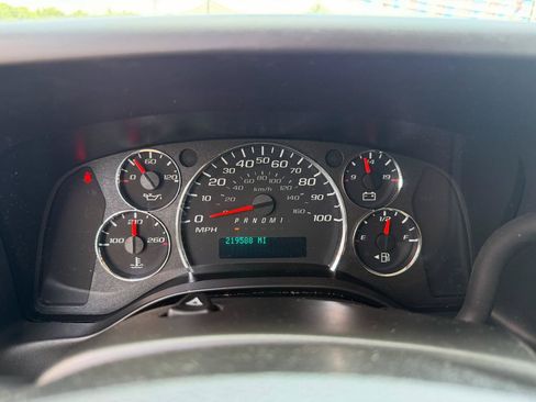 Used 2022 Chevrolet Express 2500 w/ Driver Convenience Package RWD image 22