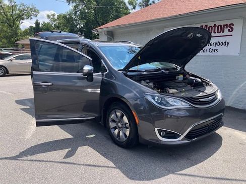 Used 2018 Chrysler Pacifica Limited w/ Advanced Safetytec Group image 8